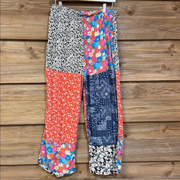 NATURAL LIFE Floral Patchwork Pants - Picture 3 of 6